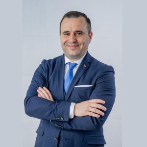 De la experiența bancară tradițională la inovația digitală: parcursul lui Dragoș Macarin și evoluția The Money Advisor