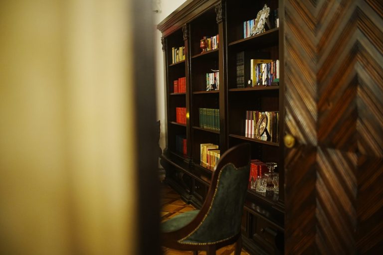 Art. History. Experience. – Eleganța unui cigar lounge bucurești în Casa Tătărăscu